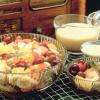 there are a number of home recipes for fruit salad that contain different kinds of fruit, or that use a different kind of sauce